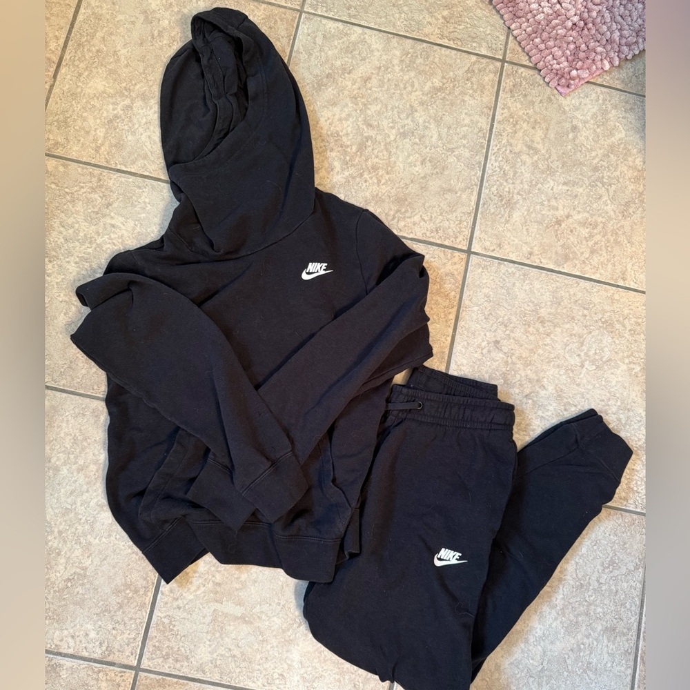 Nike Sportswear Club Fleece Women's Funnel-Neck Hoodie and Pant Lounge Set